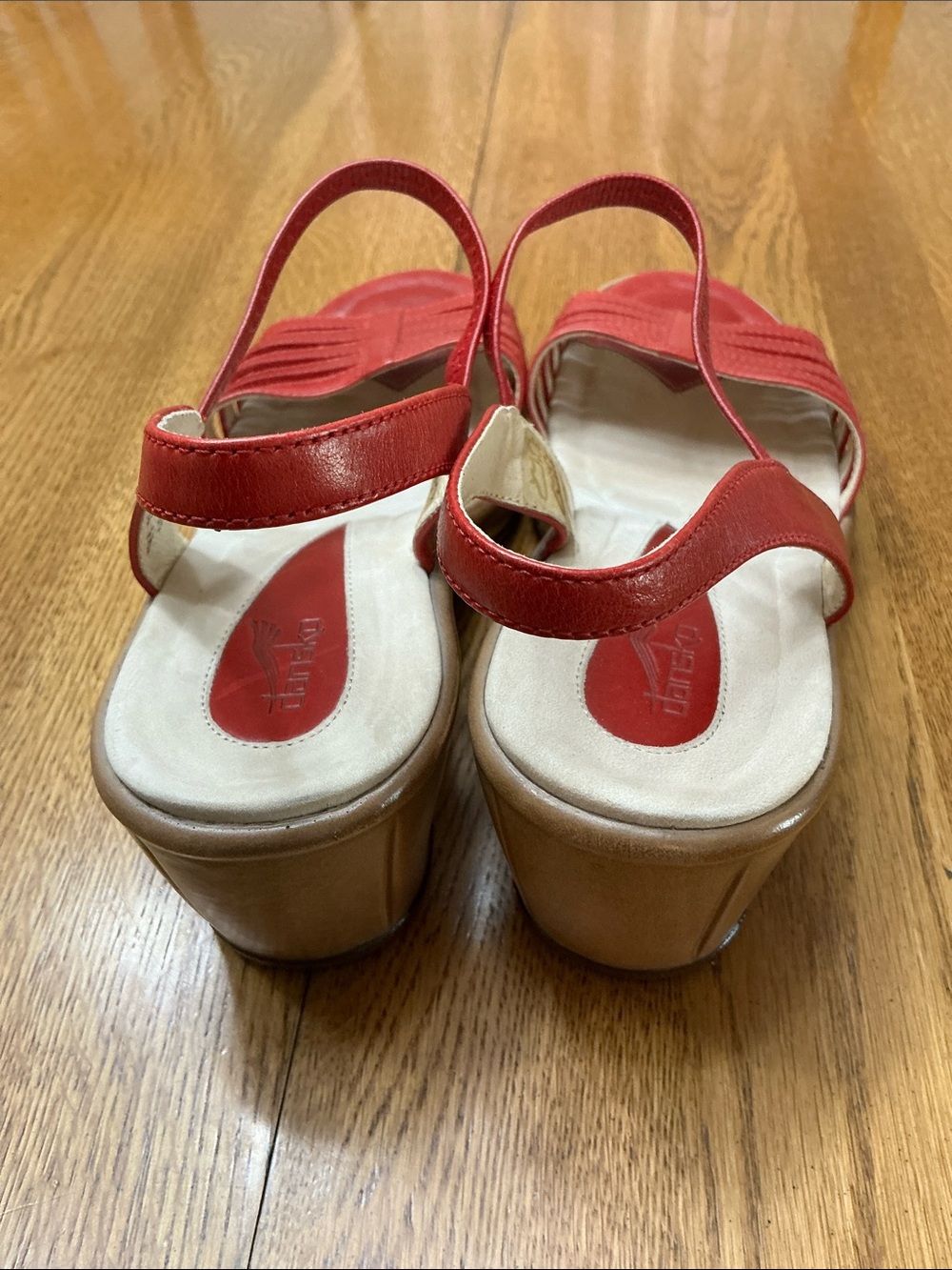 Woman’s Dansko red slip on sandals. Size 39. Like new! Elastic ankle strap. Cute - Picture 4 of 8